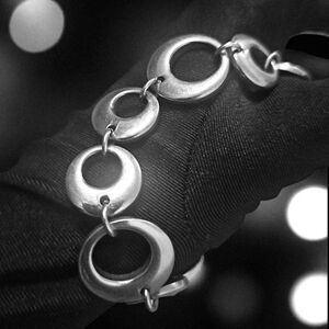 Modernist Solid Stainless Steel Circle Link Chunky Bracelet 8" Long.